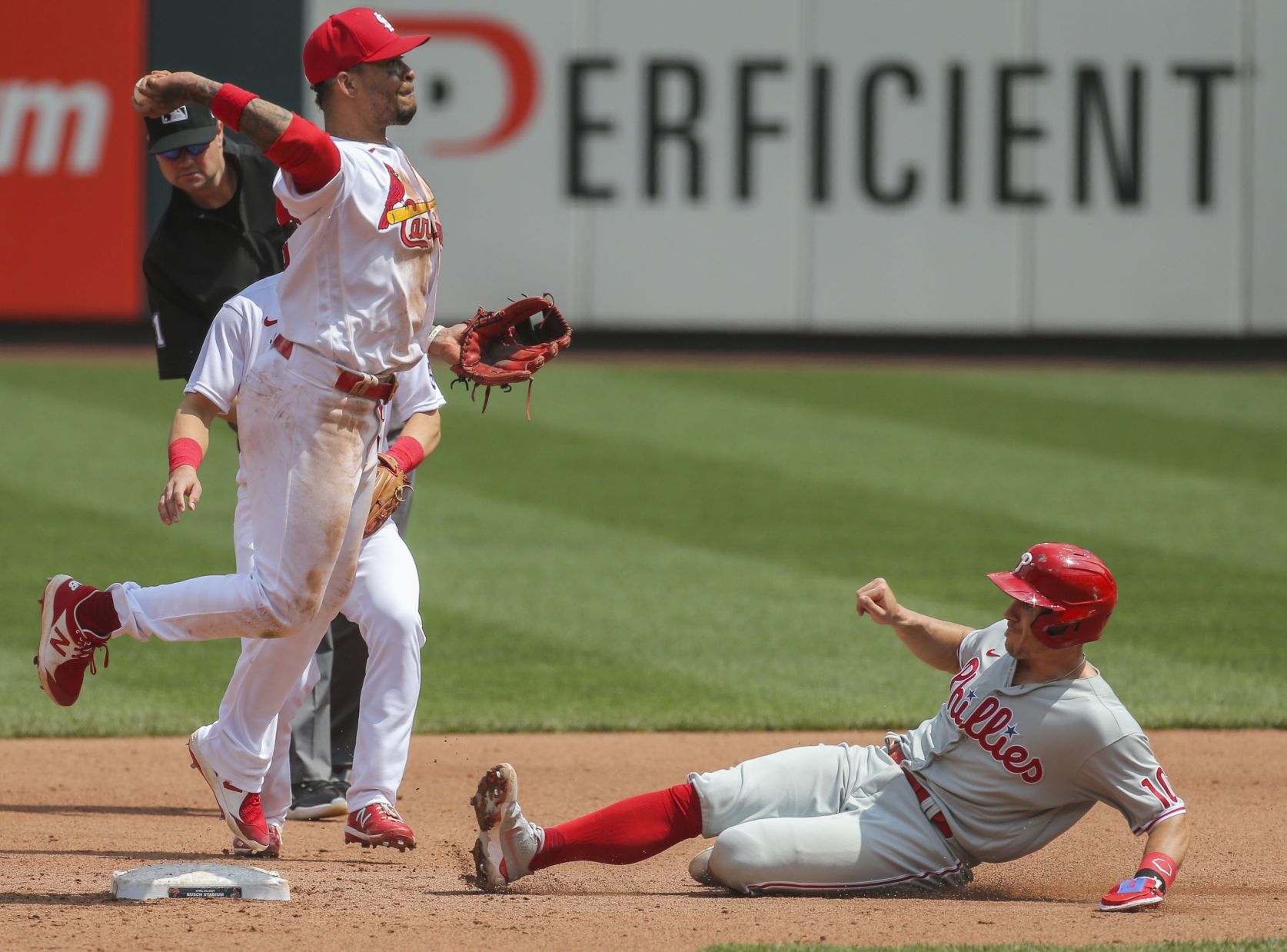 Cardinals tie series with Phillies